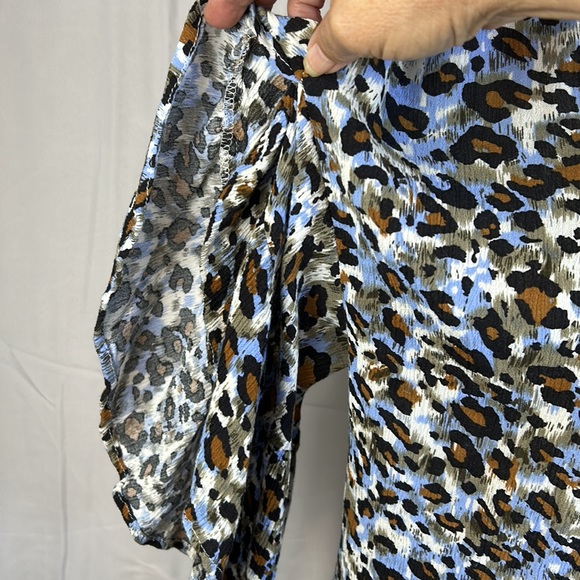 Umgee Small Open Sleeve Animal Print Blouse Like New - Picture 2 of 9